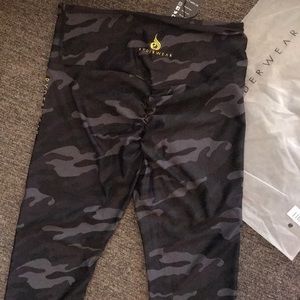 Ryderwear Black Camo Scrunch Bum leggings